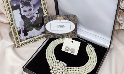 Audrey Hepburn Jewellery Set